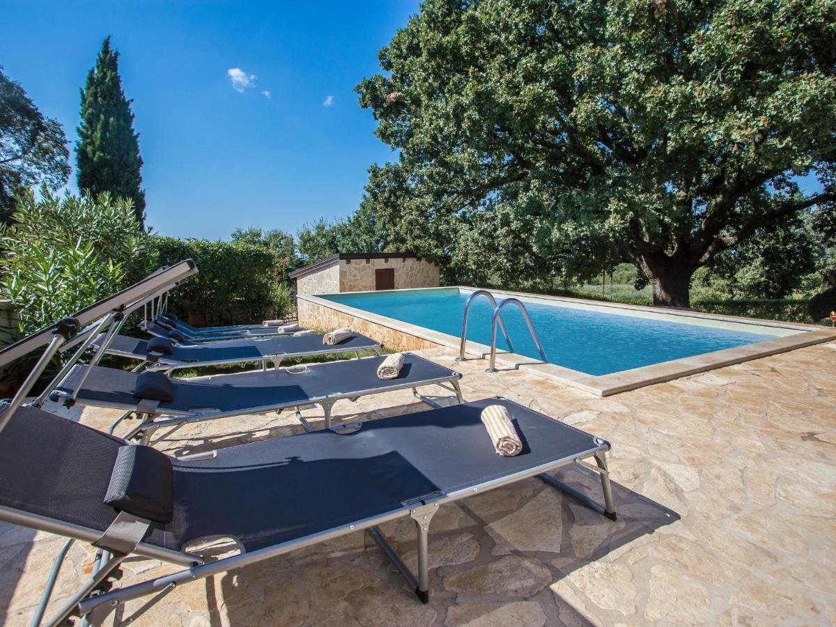Villa Hrast Bacva Višnjan Exteriör bild