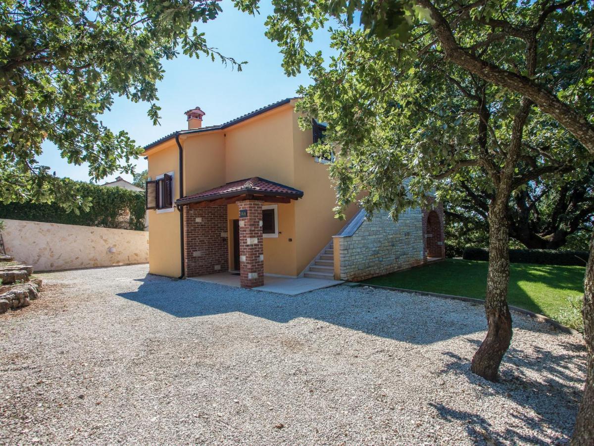 Villa Hrast Bacva Višnjan Exteriör bild