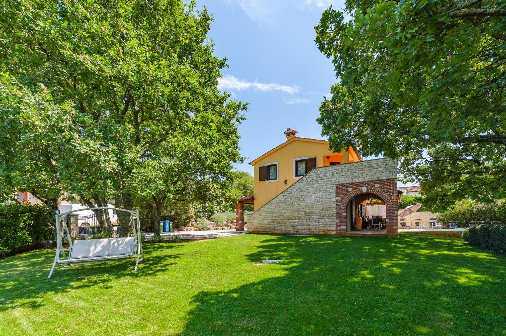 Villa Hrast Bacva Višnjan Exteriör bild
