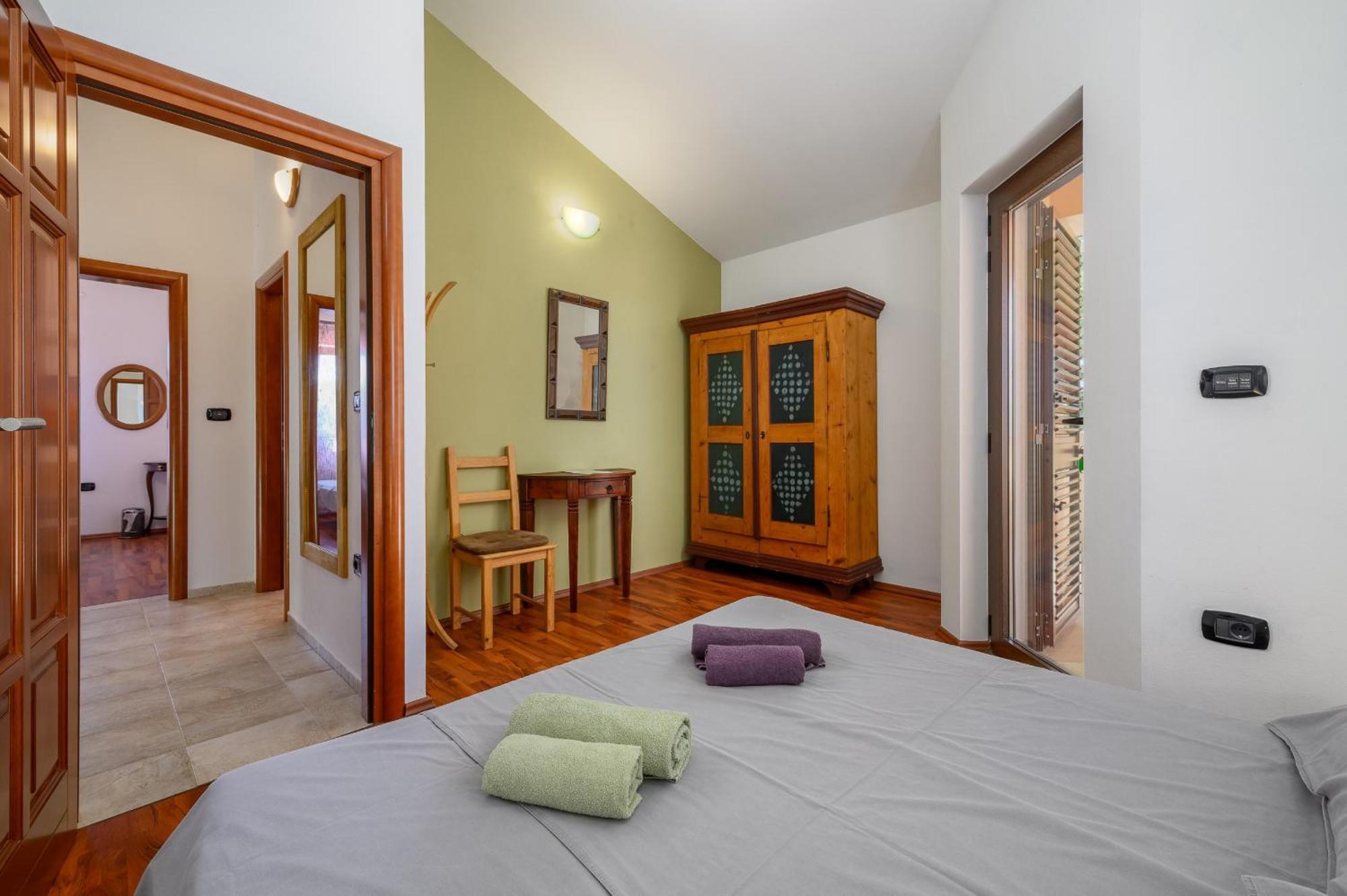 Villa Hrast Bacva Višnjan Exteriör bild