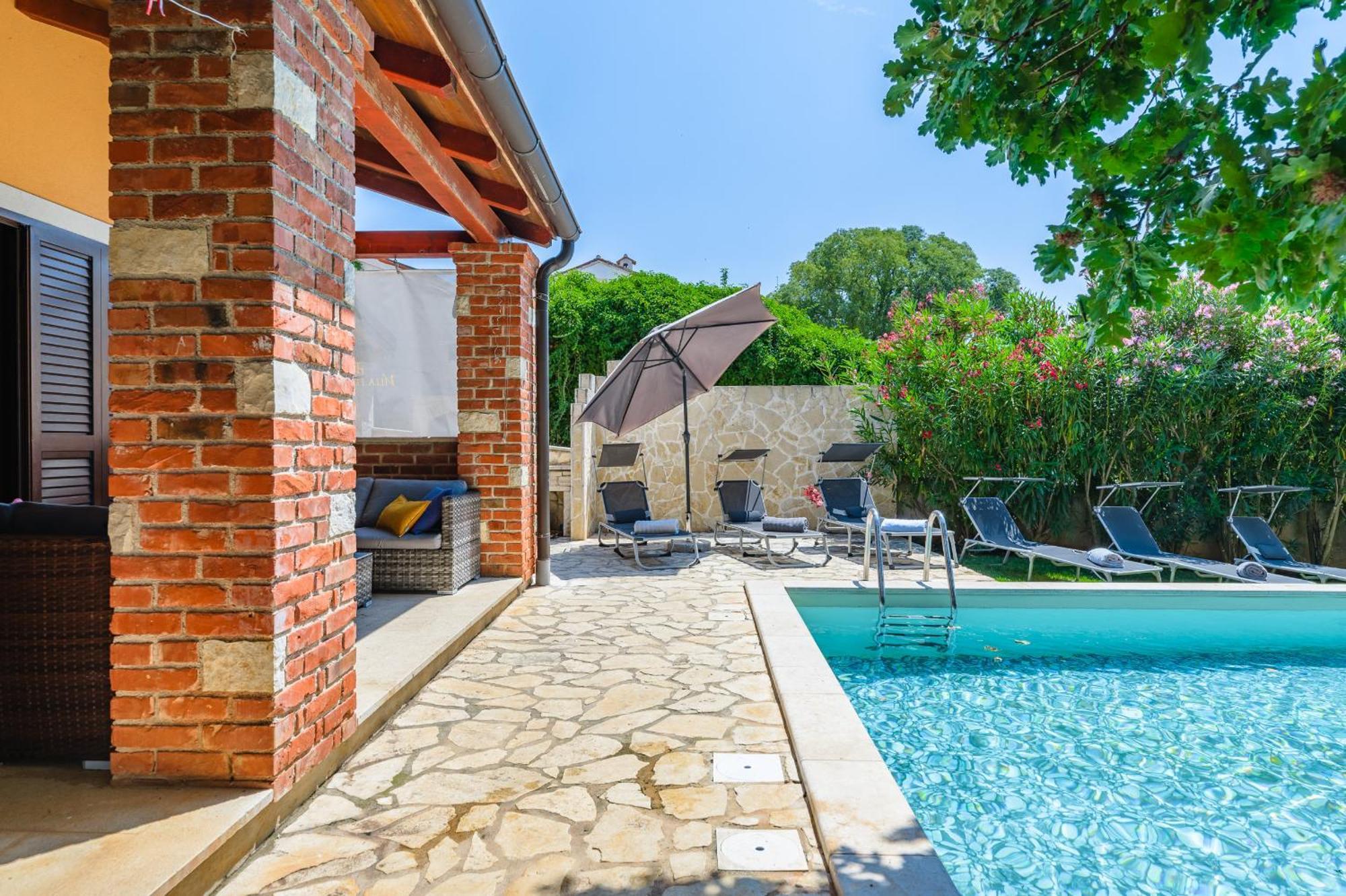 Villa Hrast Bacva Višnjan Exteriör bild