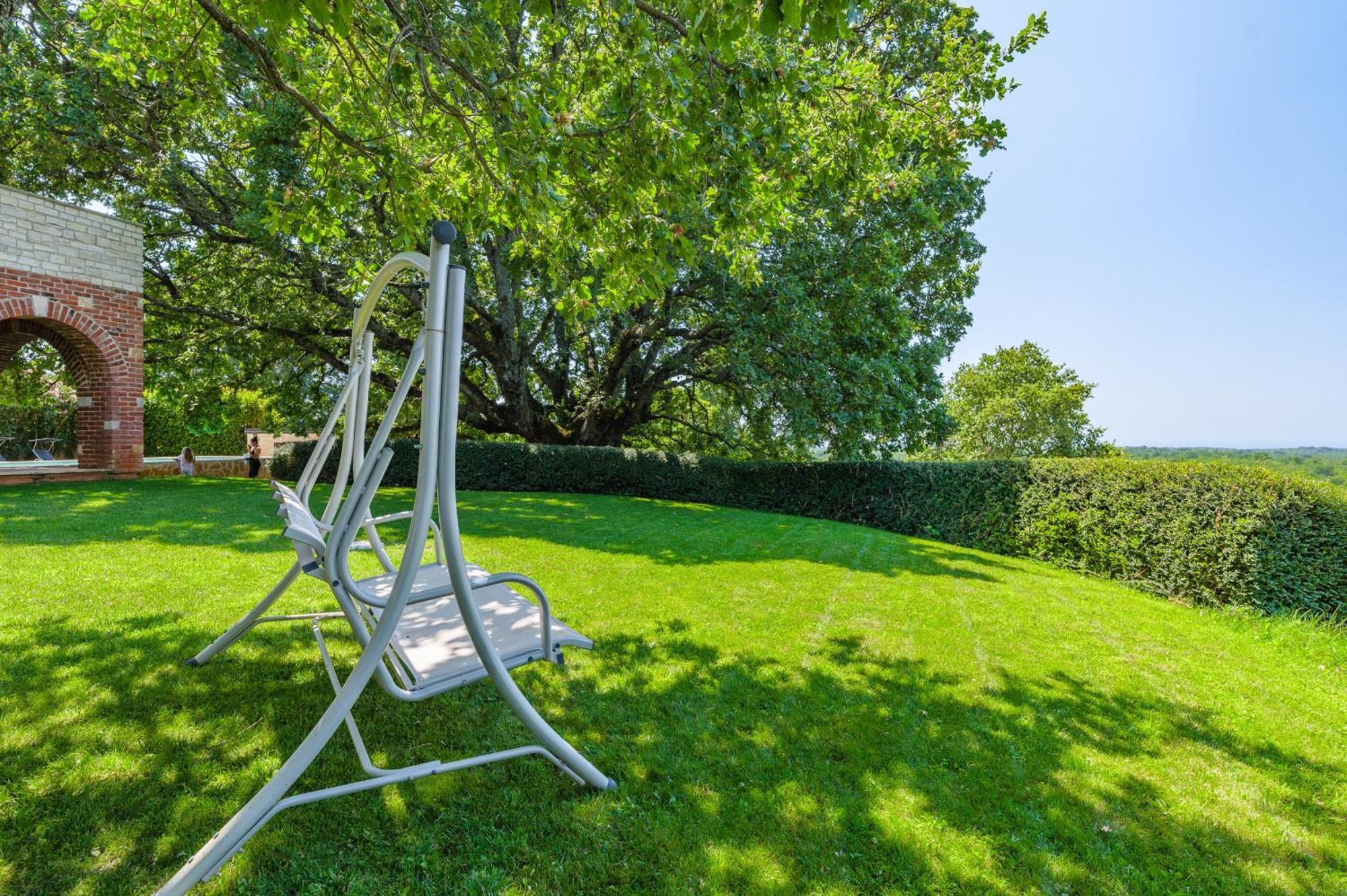 Villa Hrast Bacva Višnjan Exteriör bild