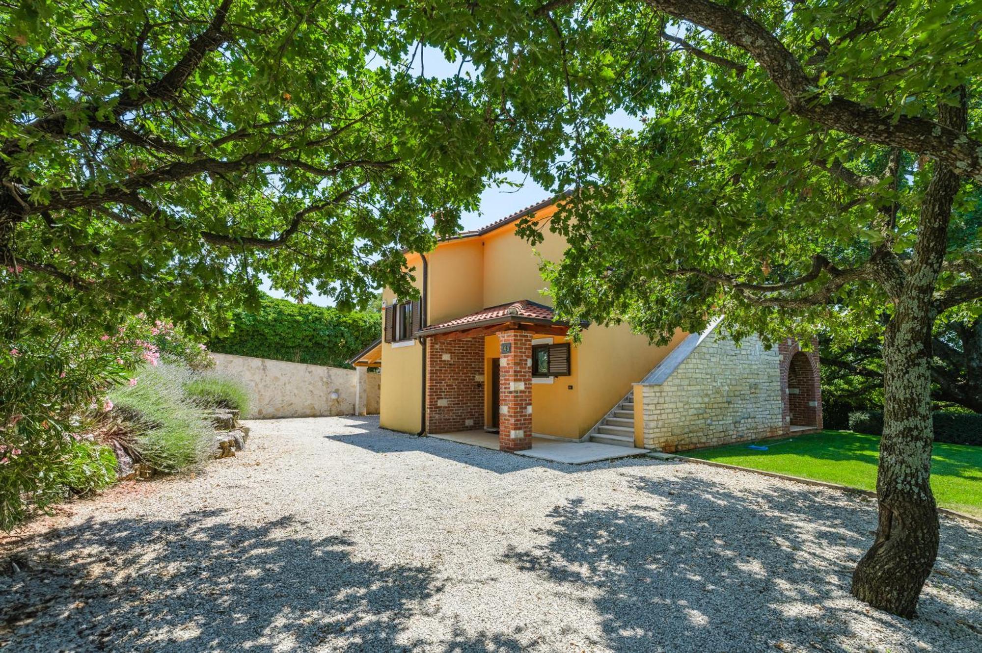 Villa Hrast Bacva Višnjan Exteriör bild
