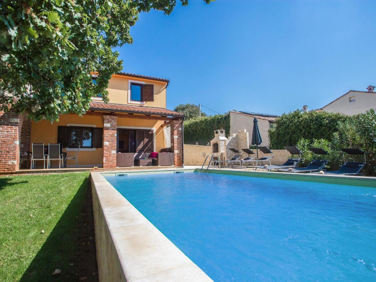 Villa Hrast Bacva Višnjan Exteriör bild