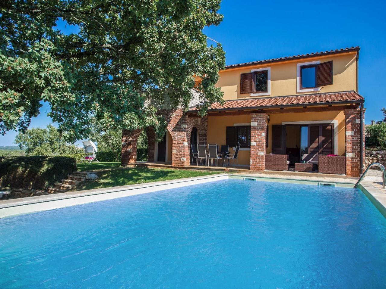 Villa Hrast Bacva Višnjan Exteriör bild