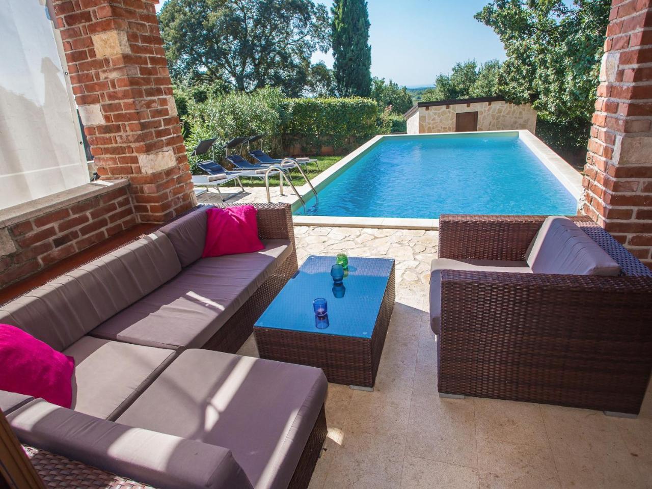 Villa Hrast Bacva Višnjan Exteriör bild