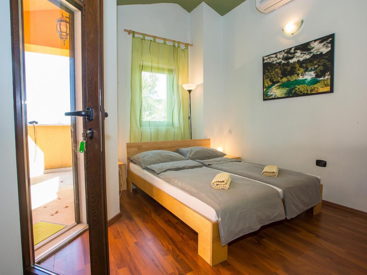 Villa Hrast Bacva Višnjan Exteriör bild
