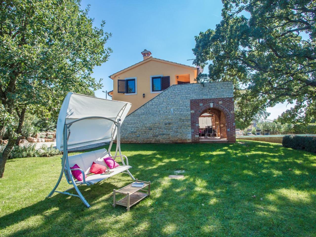 Villa Hrast Bacva Višnjan Exteriör bild