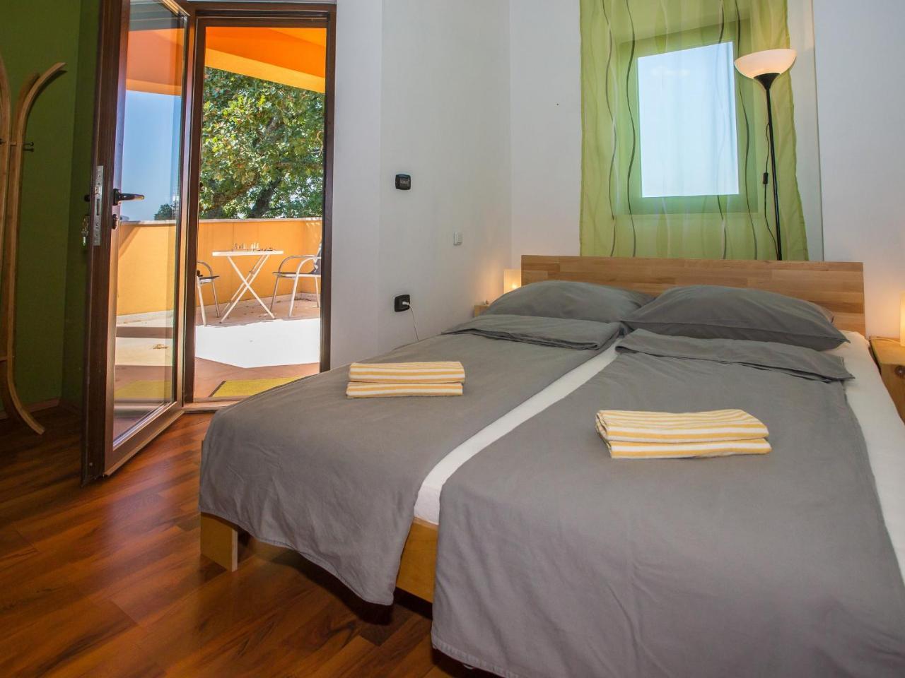 Villa Hrast Bacva Višnjan Exteriör bild